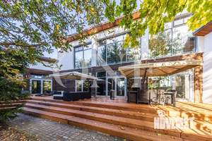 Дом 446м², 3-этажный, участок 25 сот.  