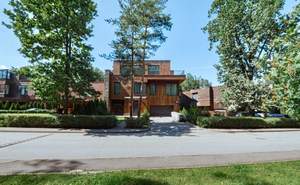 Дом 720м², 3-этажный, участок 11 сот.  