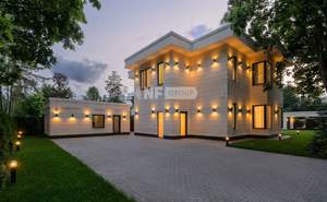 Дом 300м&sup2;, 2-этажный, участок 10 сот.  