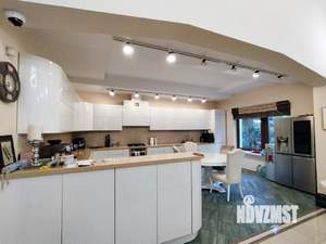 Коттедж 700м², 3-этажный, участок 22 сот.  
