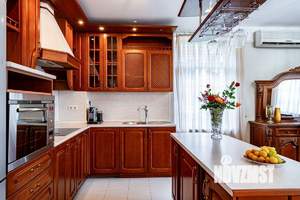 Дом 301м², 3-этажный, участок 14 сот.  