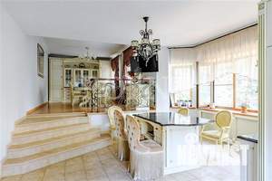 Коттедж 760м², 3-этажный, участок 30 сот.  