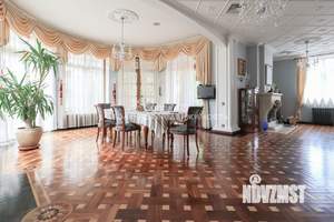 Дом 397м², 3-этажный, участок 16 сот.  