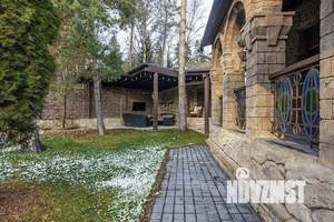 Дом 600м&sup2;, 2-этажный, участок 15 сот.  