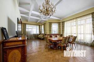 Коттедж 542м², 3-этажный, участок 24 сот.  