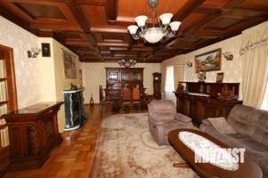 Коттедж 425м², 3-этажный, участок 15 сот.  