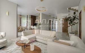 Дом 250м², 2-этажный, участок 10 сот.  