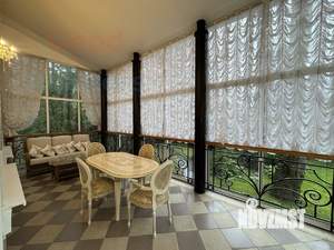 Дом 740м&sup2;, 3-этажный, участок 28 сот.  