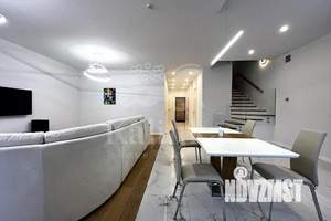 Дом 206м², 2-этажный, участок 3 сот.  