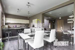 Дом 270м², 2-этажный, участок 12 сот.  