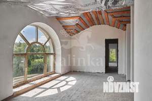 Дом 700м&sup2;, 4-этажный, участок 24 сот.  