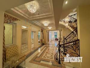 Дом 740м&sup2;, 3-этажный, участок 28 сот.  