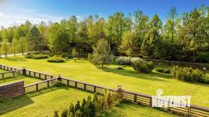 Таунхаус 360м², 3-этажный, участок 3 сот.  