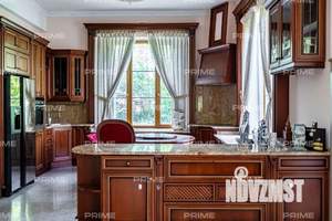 Коттедж 675м², 2-этажный, участок 18 сот.  