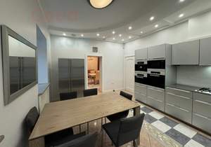 Дом 740м&sup2;, 3-этажный, участок 28 сот.  