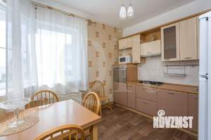 Дом 220м², 2-этажный, участок 6 сот.  