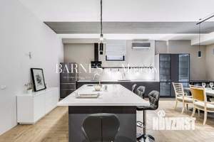 Дом 800м&sup2;, 2-этажный, участок 15 сот.  