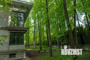Дом 1500м², 3-этажный, участок 65 сот.  