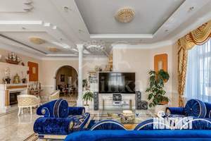 Дом 1650м², 2-этажный, участок 49 сот.  