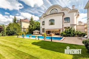 Дом 667м&sup2;, 3-этажный, участок 20 сот.  