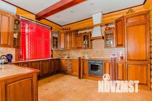 Дом 700м², 3-этажный, участок 15 сот.  