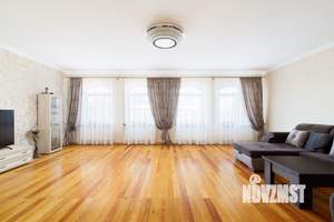 Дом 500м², 3-этажный, участок 20 сот.  