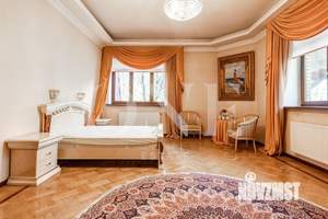 Дом 1107м², 3-этажный, участок 66 сот.  