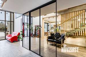 Дом 800м&sup2;, 2-этажный, участок 15 сот.  