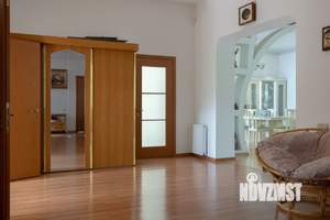 Коттедж 384м², 2-этажный, участок 15 сот.  