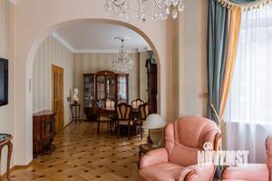 Коттедж 522м², 3-этажный, участок 9 сот.  