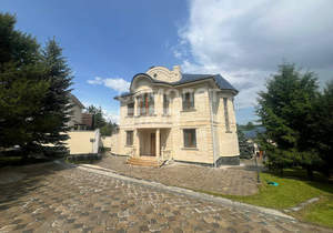 Дом 426м², 3-этажный, участок 15 сот.  