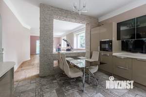 Дом 427м², 3-этажный, участок 14 сот.  
