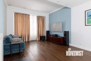 Таунхаус 440м², 3-этажный, участок 7 сот.  