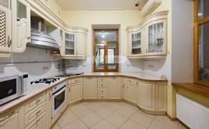 Дом 602м&sup2;, 2-этажный, участок 40 сот.  