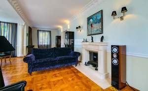 Дом 367м&sup2;, 2-этажный, участок 20 сот.  