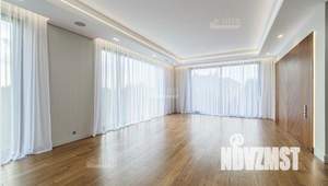 Дом 1072м², 2-этажный, участок 27 сот.  