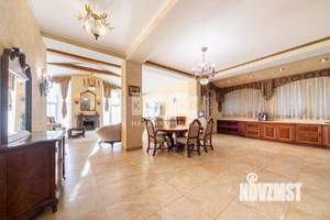 Дом 300м², 3-этажный, участок 10 сот.  