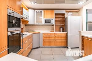 Коттедж 500м², 4-этажный, участок 15 сот.  