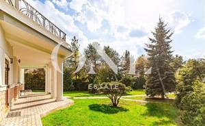 Дом 760м², 3-этажный, участок 30 сот.  