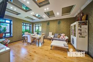 Коттедж 700м², 3-этажный, участок 13 сот.  