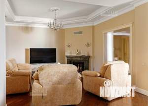 Дом 243м², 2-этажный, участок 10 сот.  