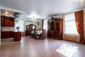 Дом 239м², 3-этажный, участок 14 сот.  