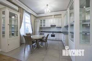 Таунхаус 350м², 3-этажный, участок 3 сот.  