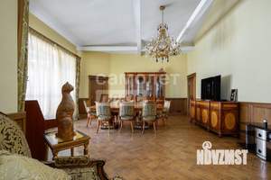 Коттедж 542м², 3-этажный, участок 24 сот.  