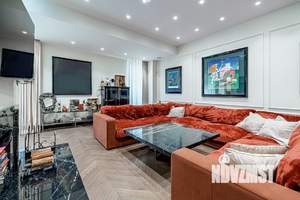 Дом 1500м², 3-этажный, участок 13 сот.  