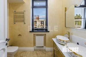 Дом 1600м², 3-этажный, участок 25 сот.  