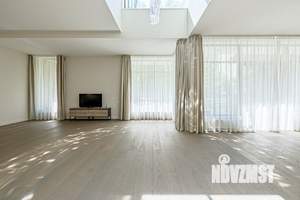 Таунхаус 700м², 3-этажный, участок 8 сот.  