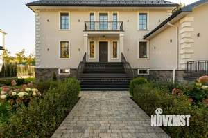 Коттедж 900м², 4-этажный, участок 30 сот.  