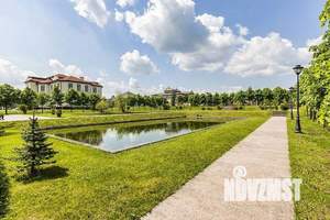 Дом 998м&sup2;, 3-этажный, участок 24 сот.  