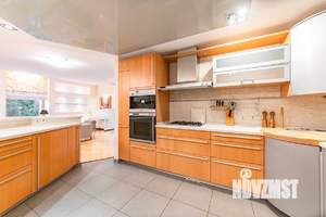 Коттедж 500м², 4-этажный, участок 15 сот.  